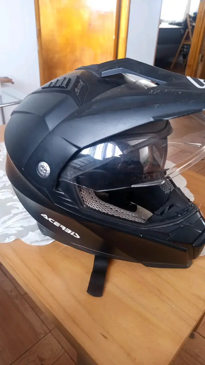 Casco de moto Acerbis negro con visor