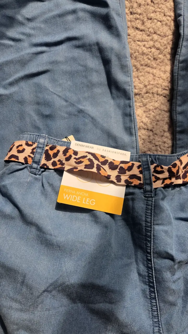 Pantalones anchos de mezclilla con cinturón animal print - 4