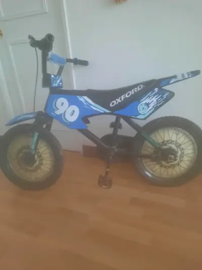 Bicicleta infantil Oxford azul con diseño deportivo - miniatura 3