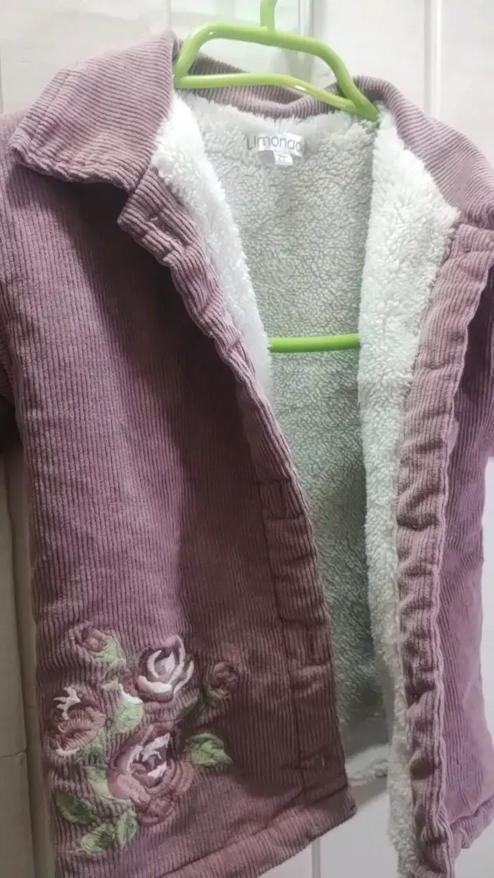 Chaqueta de niña con forro polar y bordado floral - 2