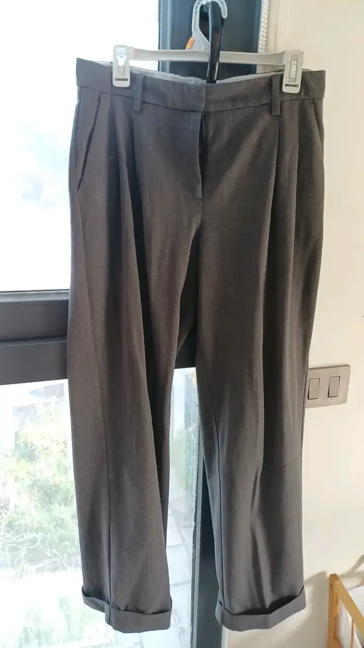 Pantalón de vestir gris para mujer