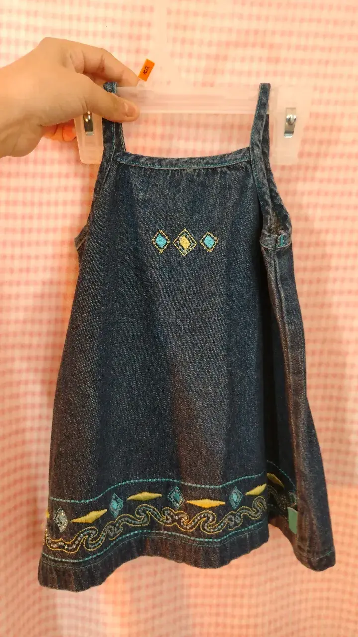 Vestido de mezclilla para niña con bordado colorido