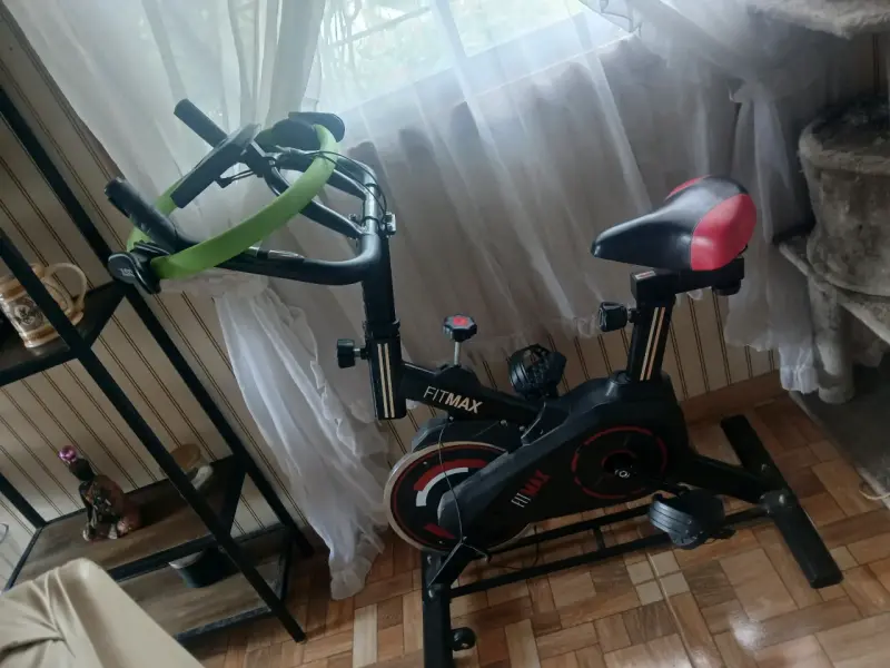 Bicicleta estática Fitmax con asiento ajustable