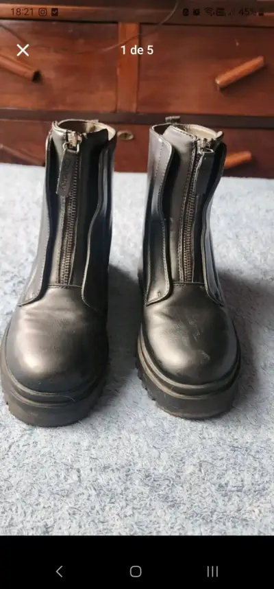 Botas negras de cuero con cierre frontal - miniatura 1