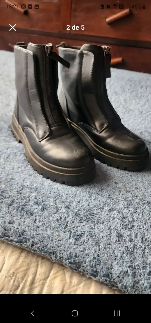 Botas negras de cuero con cierre frontal - 2