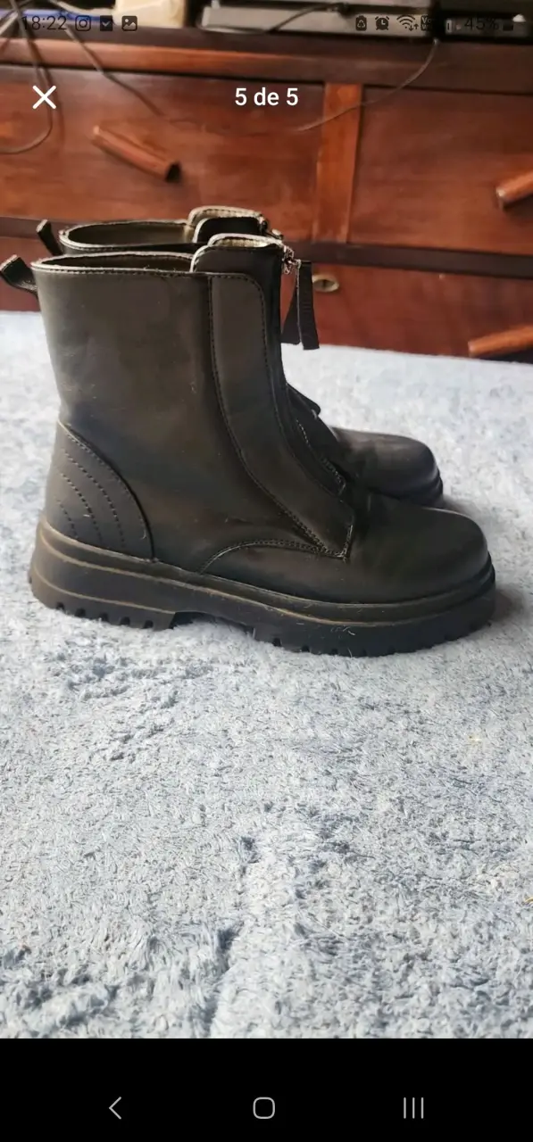 Botas negras de cuero con cierre frontal - 3