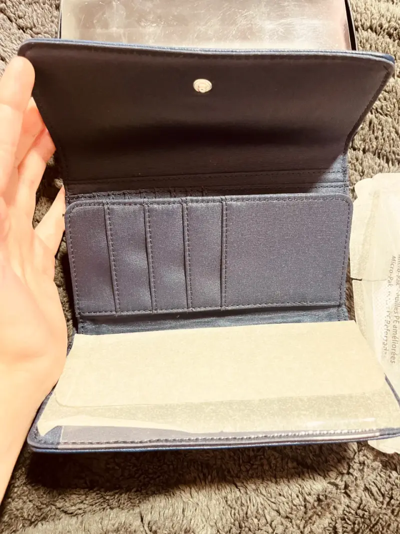 Billetera Tommy Hilfiger azul con diseño tricolor - 5