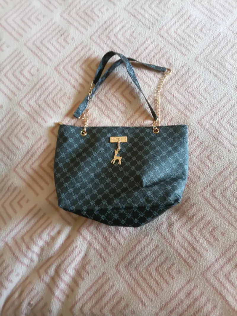 Cartera de mano elegante con diseño geométrico - 1