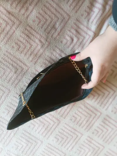 Cartera de mano elegante con diseño geométrico - miniatura 2