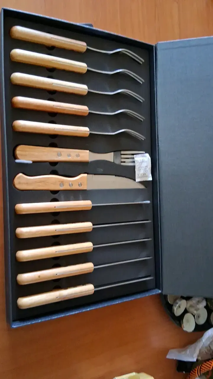 Juego de Asado con Mangos de Madera