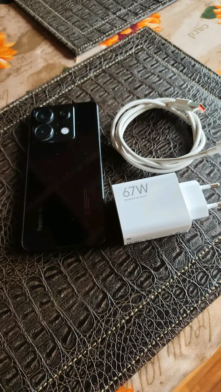 Smartphone Xiaomi Redmi con cargador 67W - 2