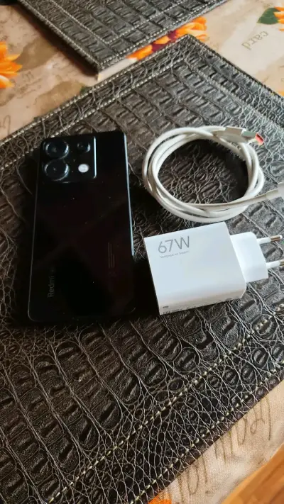 Smartphone Xiaomi Redmi con cargador 67W - miniatura 2