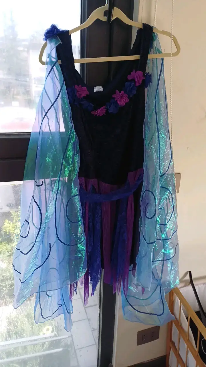 Disfraz de hada con alas y flores, Halloween