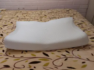 Almohada ergonómica para cuello en color blanco - miniatura 3