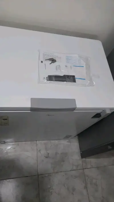 Congelador horizontal Midea blanco en buen estado - miniatura 2