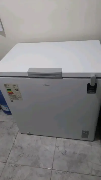 Congelador horizontal Midea blanco en buen estado - miniatura 3