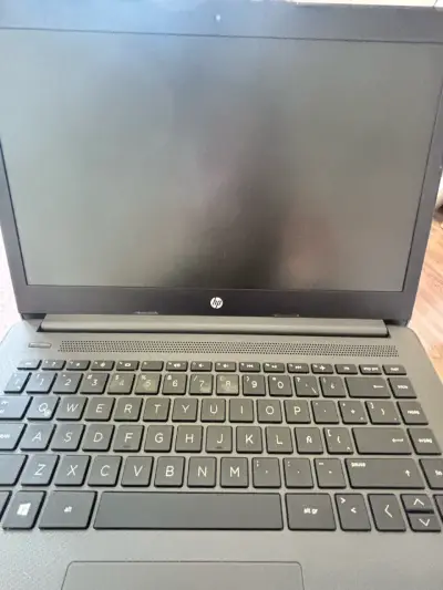 Laptop HP con pantalla de 15 pulgadas - miniatura 1