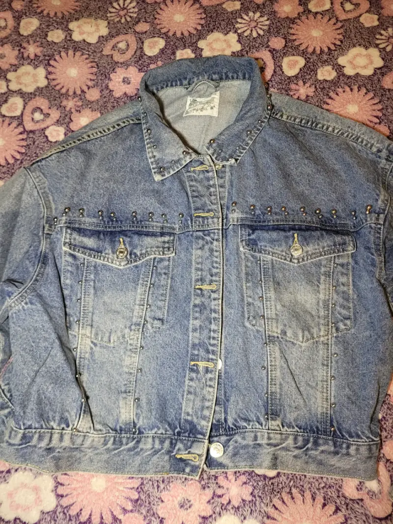 Chaqueta de mezclilla con tachas para mujer - 2