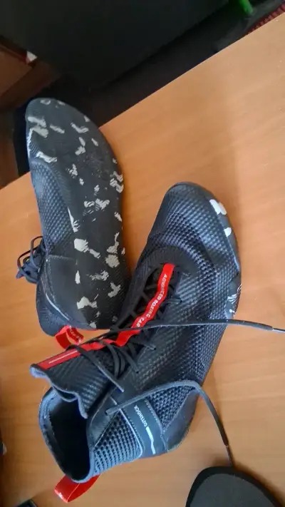 Botines de boxeo negros con detalles rojos - miniatura 2