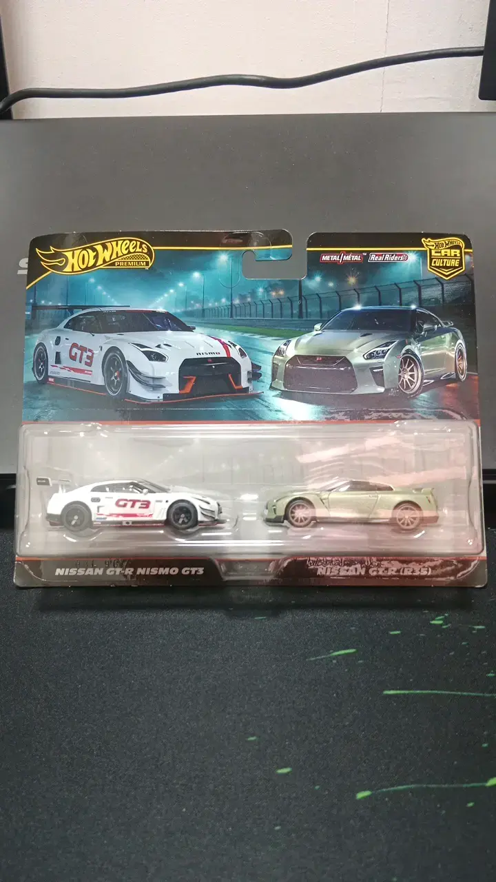 Hot Wheels Premium 2-Pack Nissan GT-R y Nismo GT3