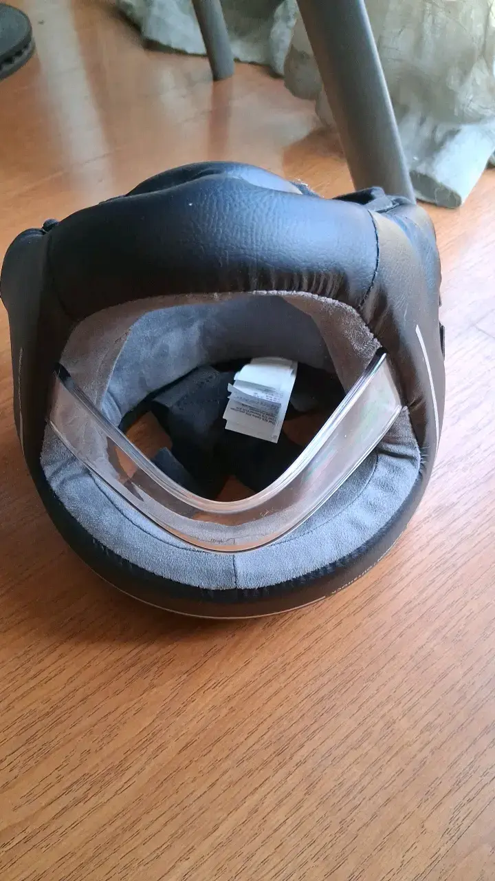 Casco de boxeo con protección facial
