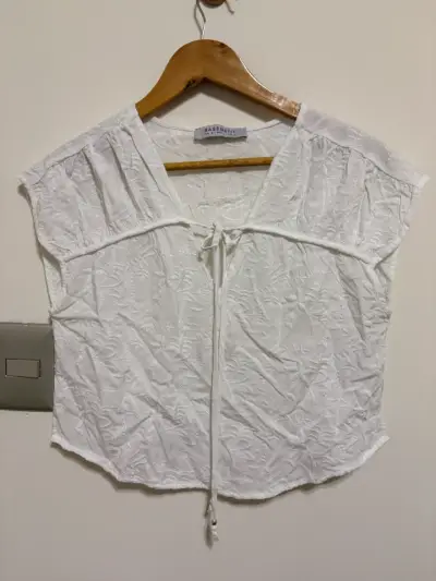 Blusa Blanca de Encaje Basement - miniatura 1