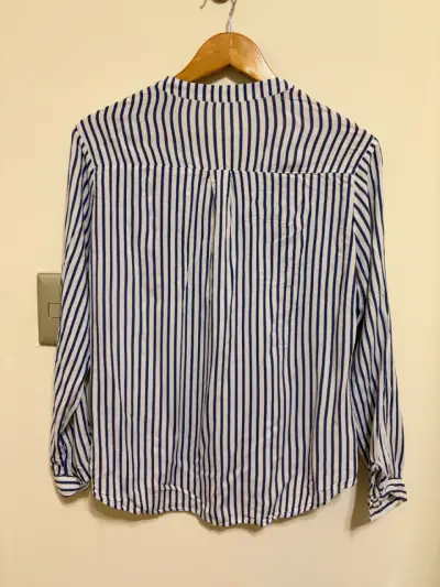 Blusa a rayas azul y blanco Basement Basic - miniatura 2
