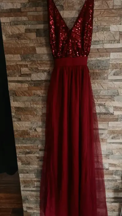 Vestido largo rojo con lentejuelas - miniatura 1