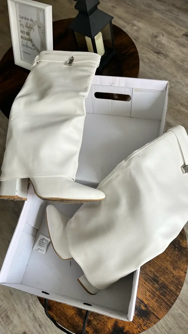 Botas blancas de cuero con tacón - 2