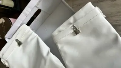 Botas blancas de cuero con tacón - miniatura 4