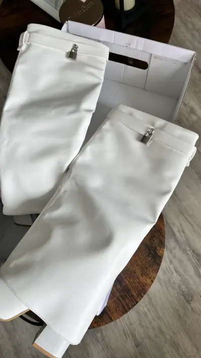 Botas blancas de cuero con tacón - miniatura 5