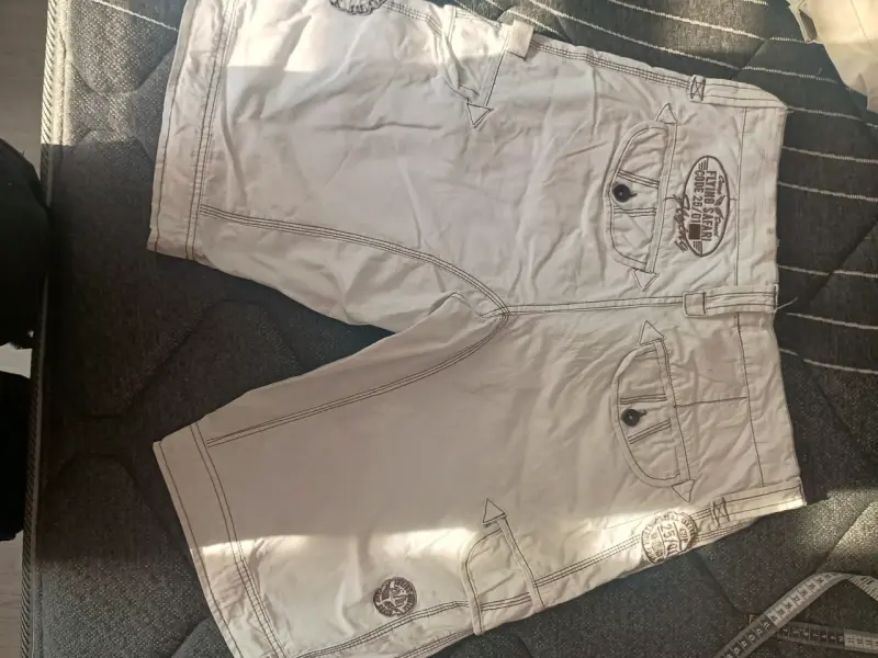Bermudas blancas con diseño bordado para hombre - 2