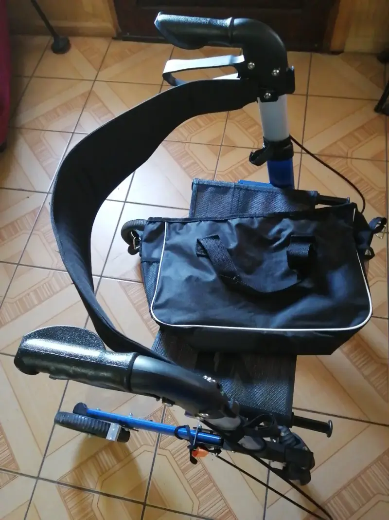 Andador plegable azul con asiento - 2