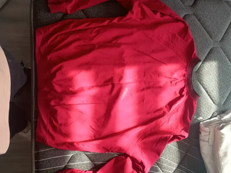 Polerón delgado rojo para hombre en buen estado - 2
