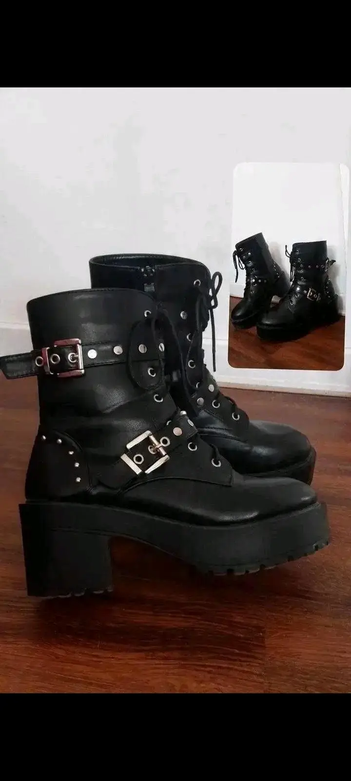 Botines negros con hebillas y plataforma