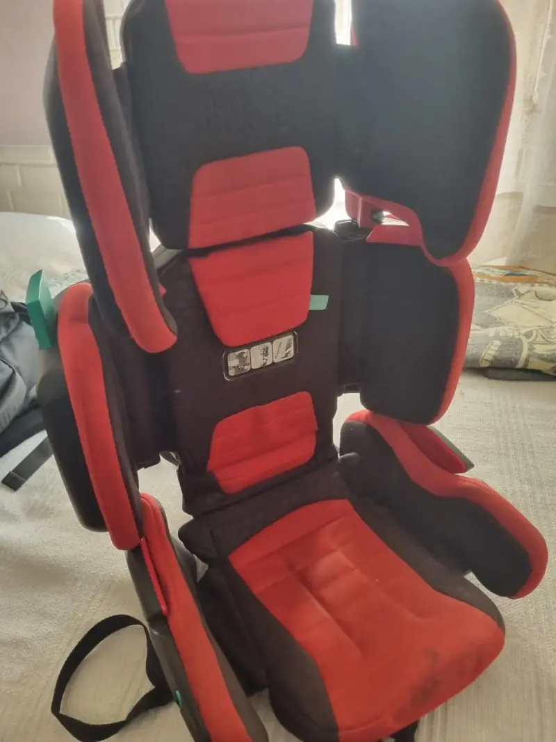 Silla de auto ajustable Hifold roja y negra