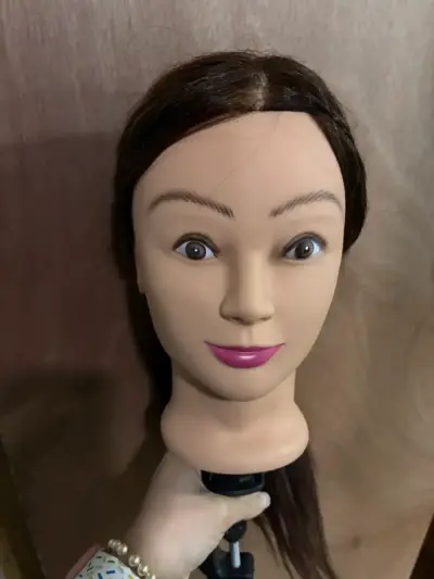 Cabeza  para peluquería con cabello largo - miniatura 2