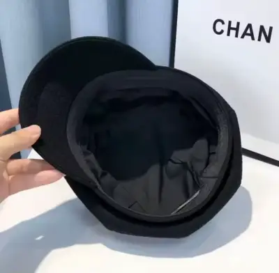 Gorra estilo boina negra con hebilla - miniatura 3