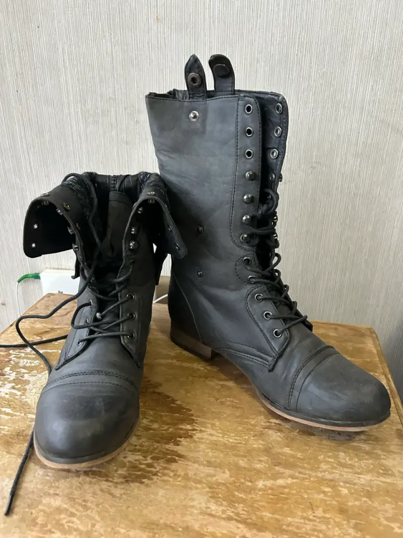 Bototos de cuero con cordones - 1