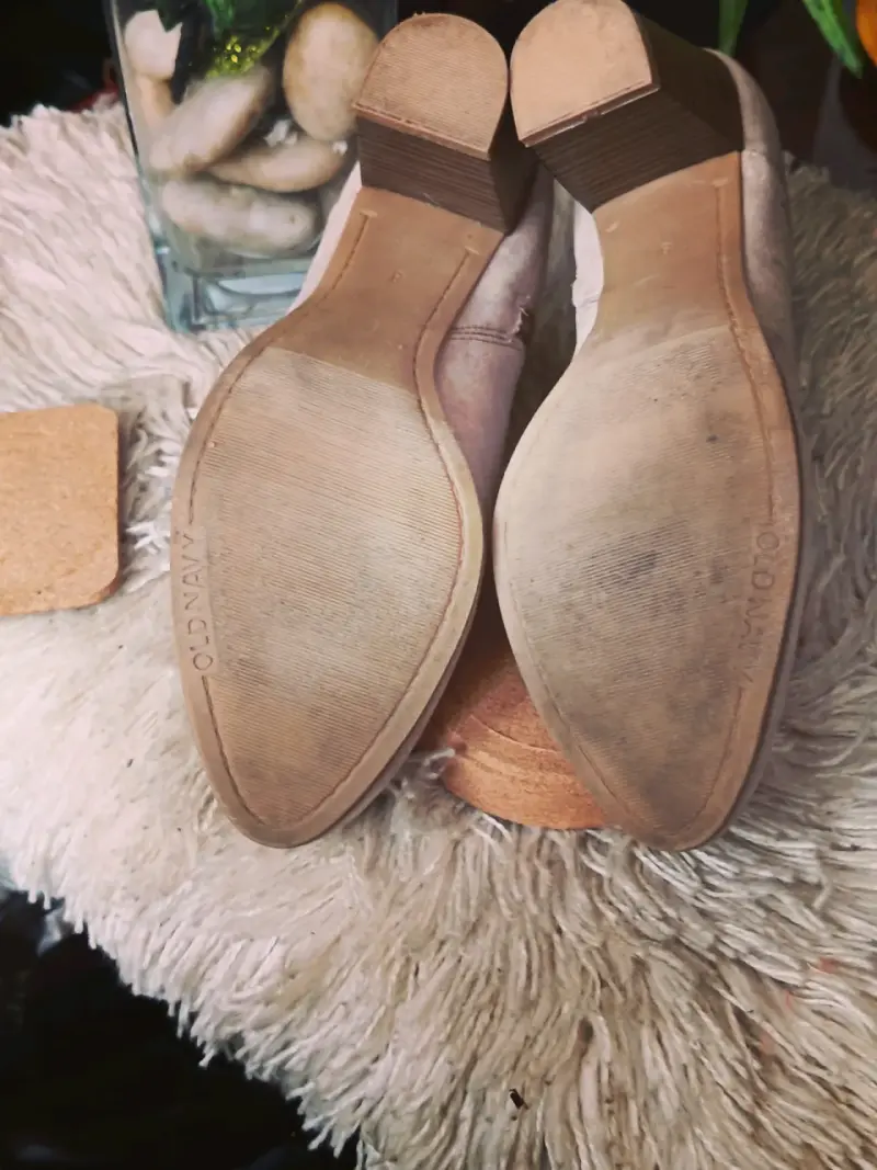 Botines de gamuza beige Old Navy con tacón alto - 5