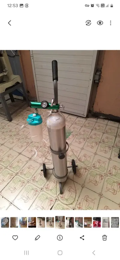 Cilindro de oxígeno portátil con regulador - miniatura 1