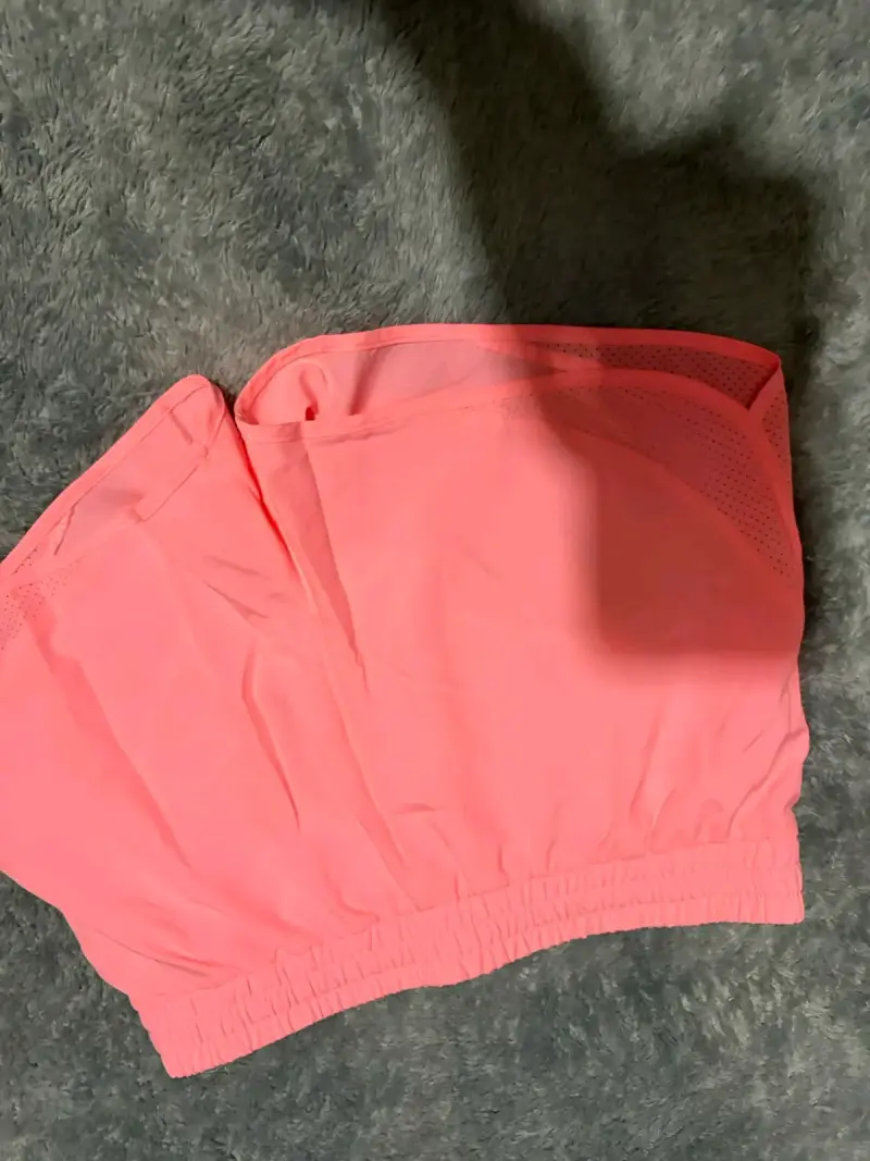 Chaqueta cortaviento rosa con capucha - 5