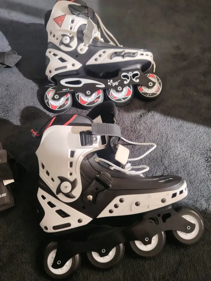 Patines en línea FS blancos y negros con casco - 2