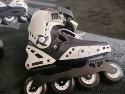 Patines en línea FS blancos y negros con casco - miniatura 3