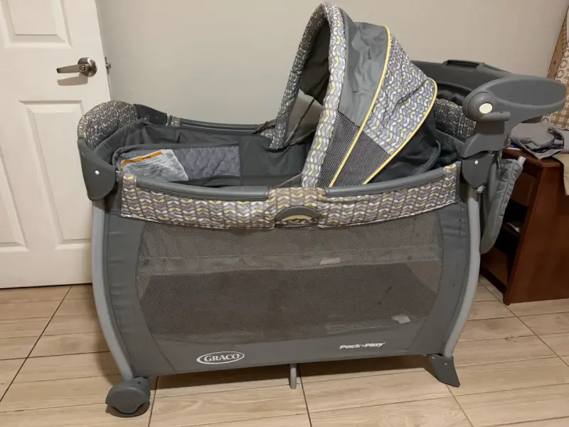 Cuna corral Graco Pack 'n Play con toldo - 1