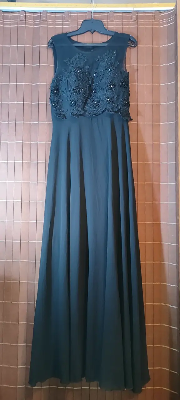 Vestido largo elegante negro con encaje