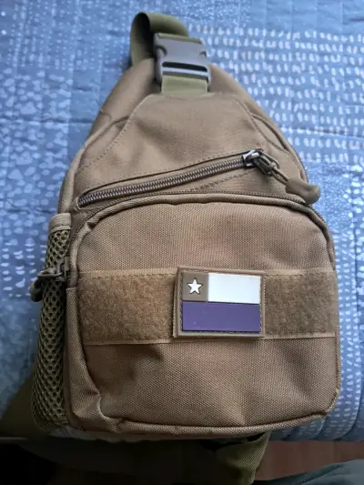 Mochila táctica cruzada color caqui - miniatura 1