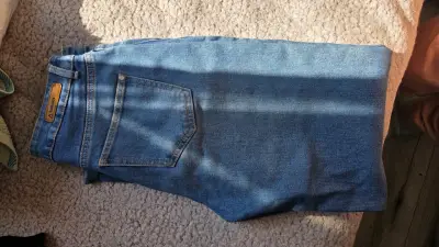 Jeans de mezclilla azul para mujer - miniatura 2