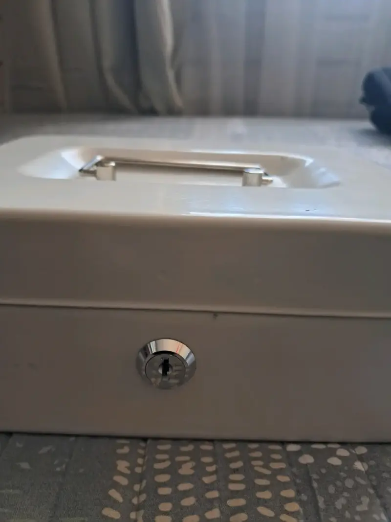 Caja de seguridad metálica con cerradura - 2