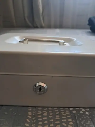 Caja de seguridad metálica con cerradura - miniatura 2